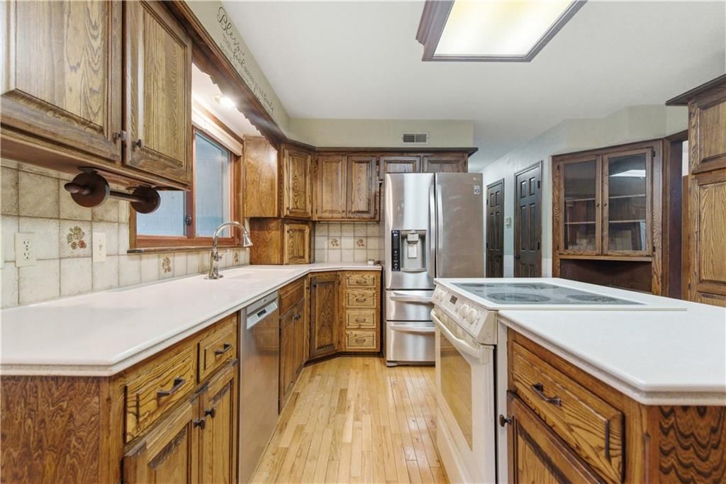 24870 W 133rd Terrace — photo 9