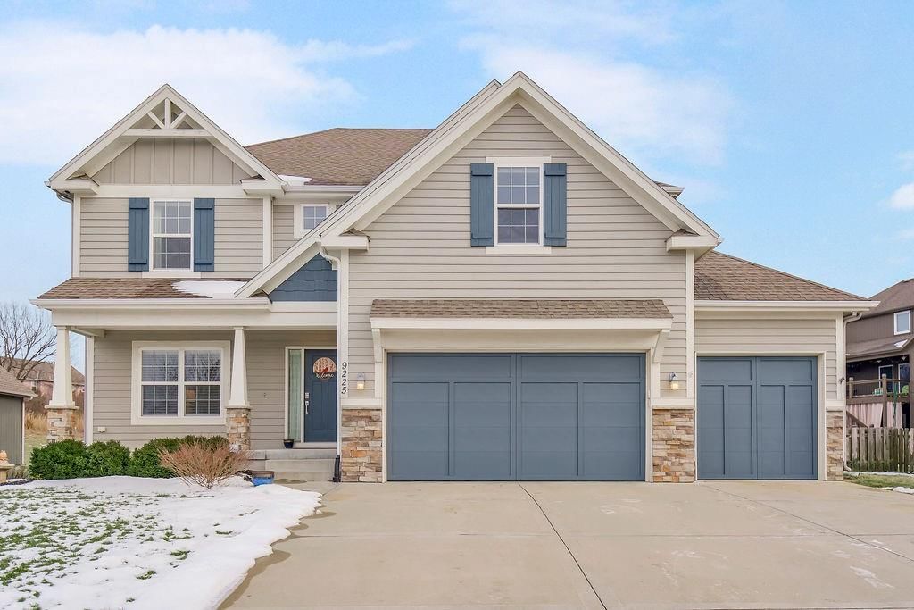 9225 N Dawn Avenue, Kansas City, MO