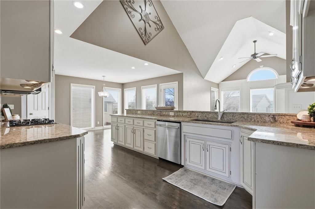 6505 N Spruce Avenue — photo 16
