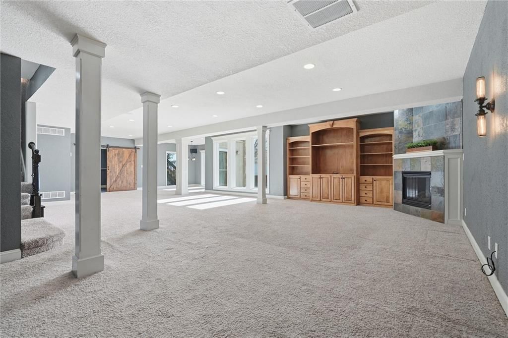 6505 N Spruce Avenue — photo 33