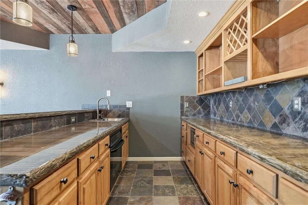 6505 N Spruce Avenue — photo 37