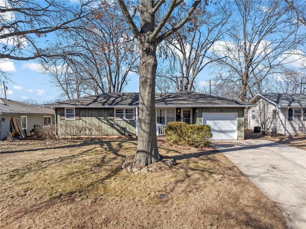 819 Crawford Drive — photo 2