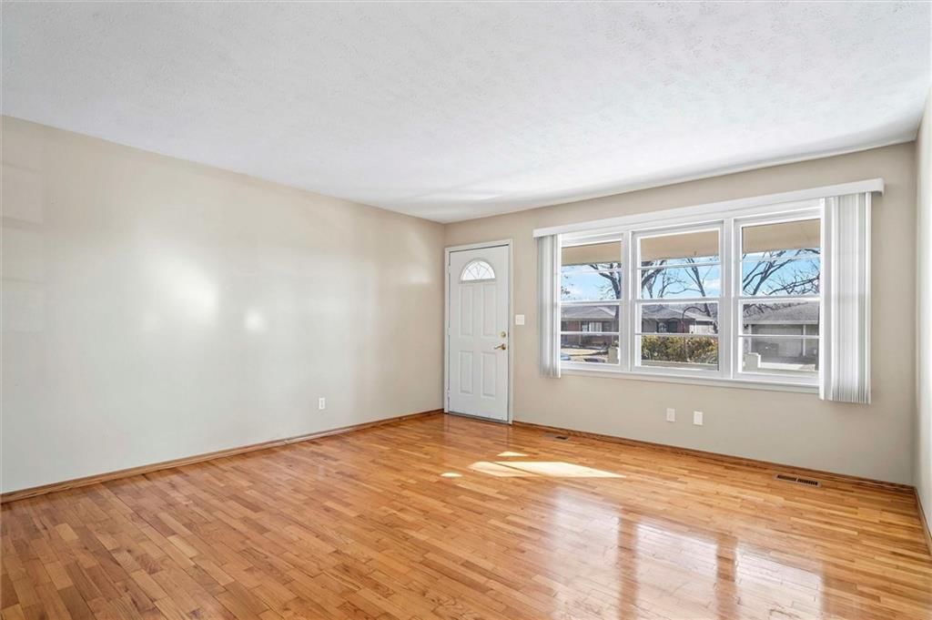 819 Crawford Drive — photo 5