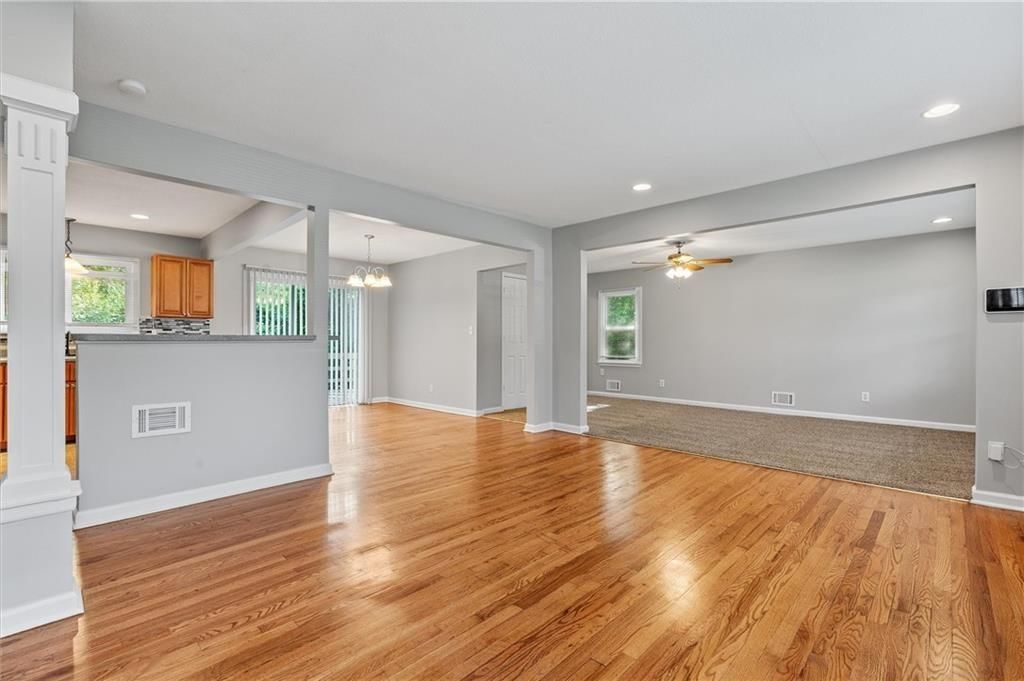 11827 E 50TH Terrace — photo 3