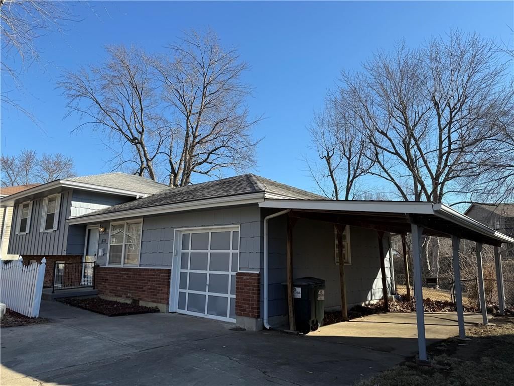 105 NW Walnut Street — photo 2