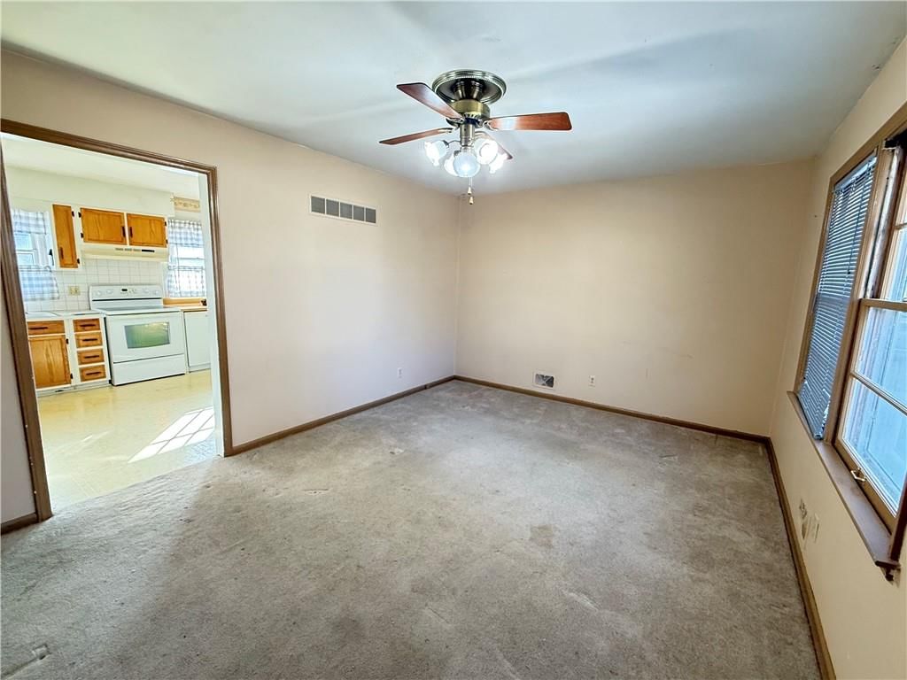 105 NW Walnut Street — photo 3