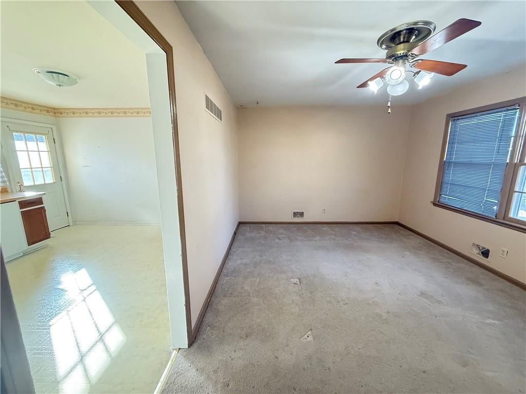 105 NW Walnut Street — photo 4