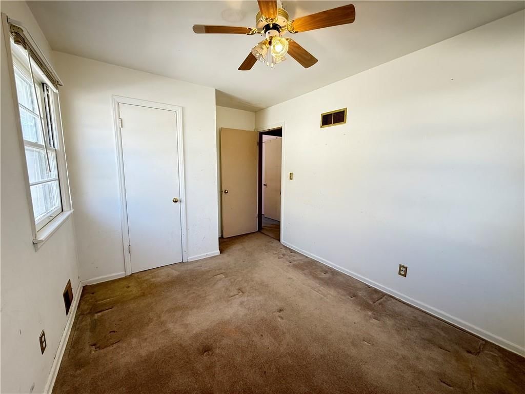105 NW Walnut Street — photo 10