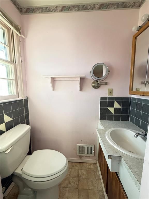 105 NW Walnut Street — photo 12