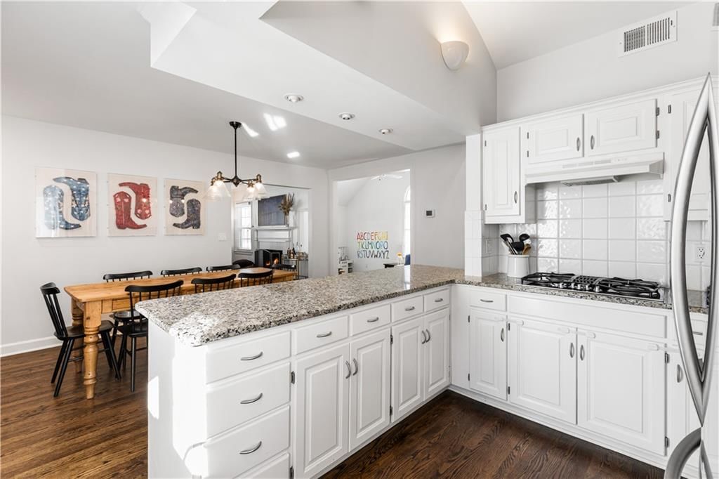 2719 W 51st Street — photo 14