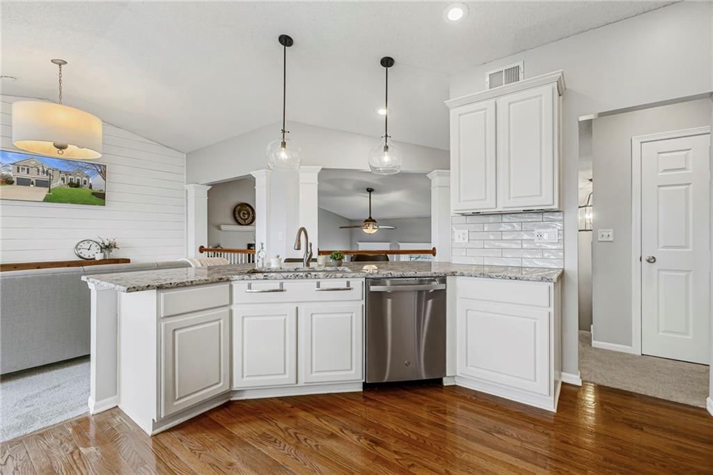 1864 W Cedar Street — photo 16