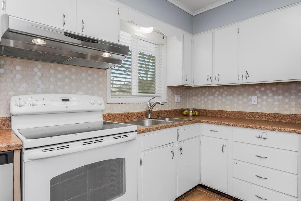 4542 W 50th Street — photo 12