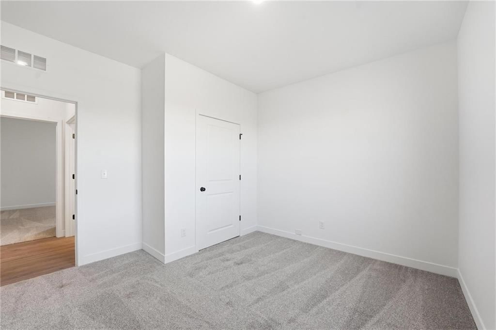 20518 Newcastle Street — photo 9