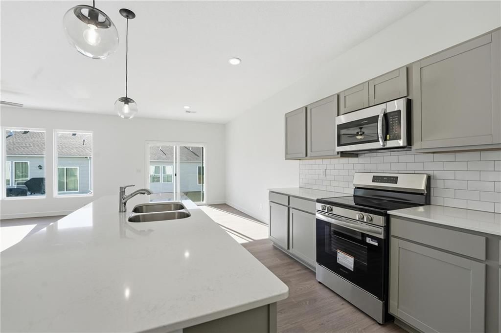 20518 Newcastle Street — photo 17