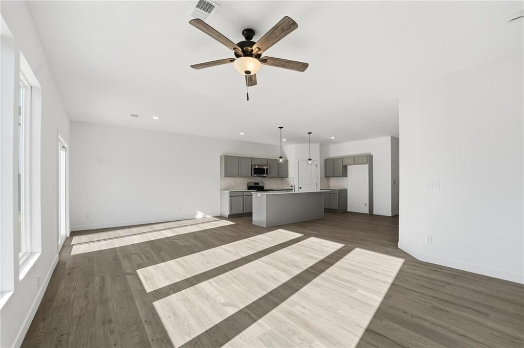 20518 Newcastle Street — photo 22