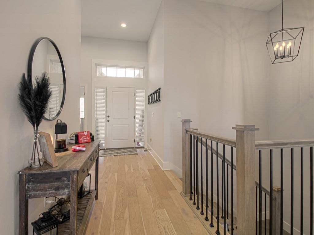 807 NE Algonquin Street — photo 3