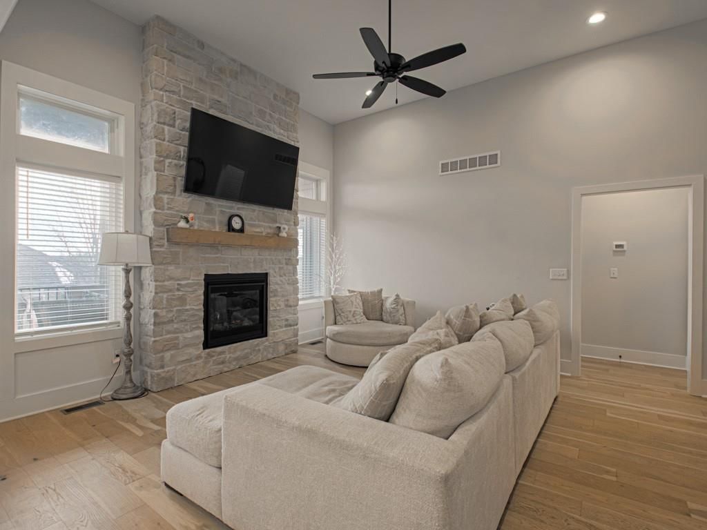 807 NE Algonquin Street — photo 6