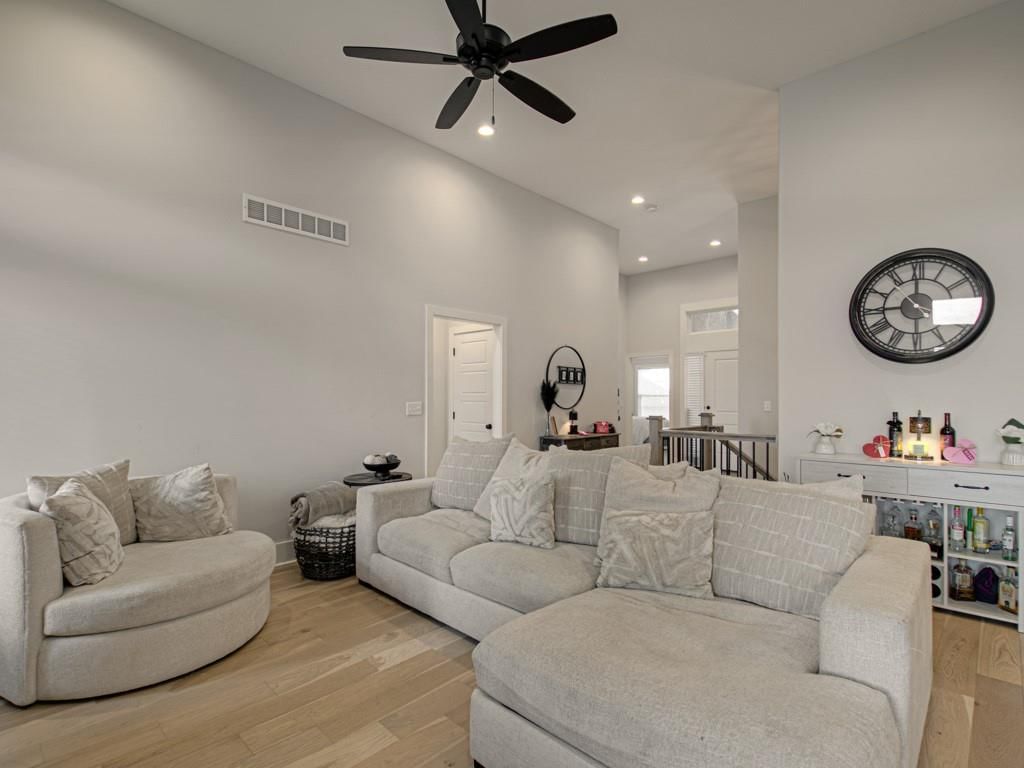 807 NE Algonquin Street — photo 7