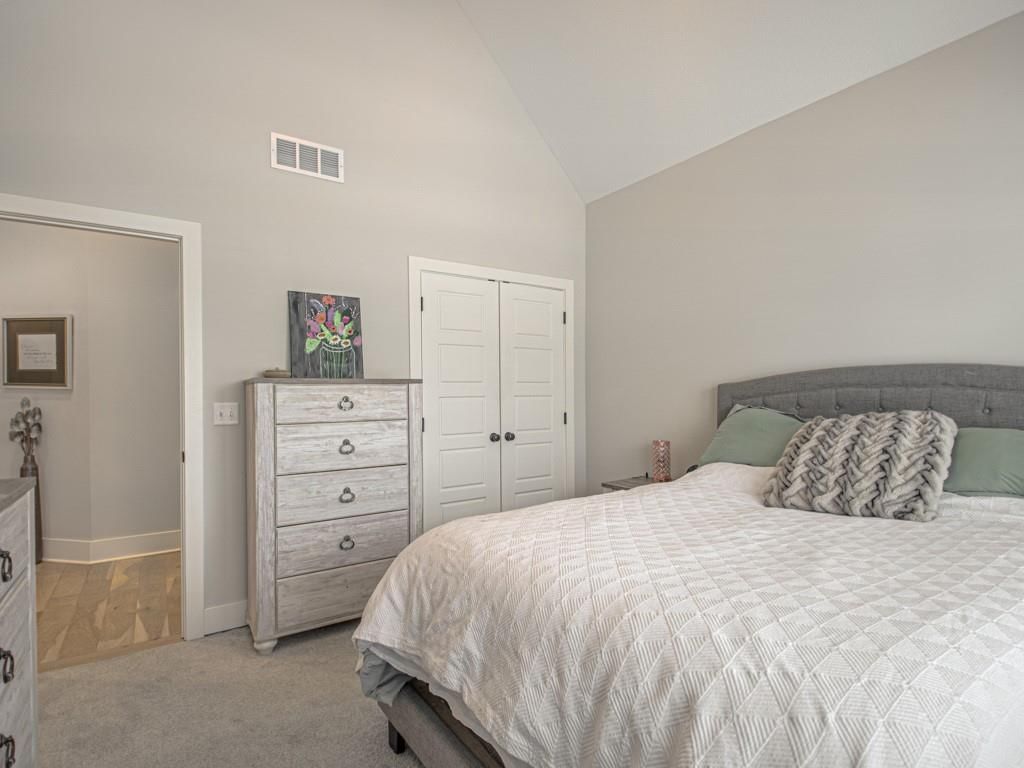 807 NE Algonquin Street — photo 18