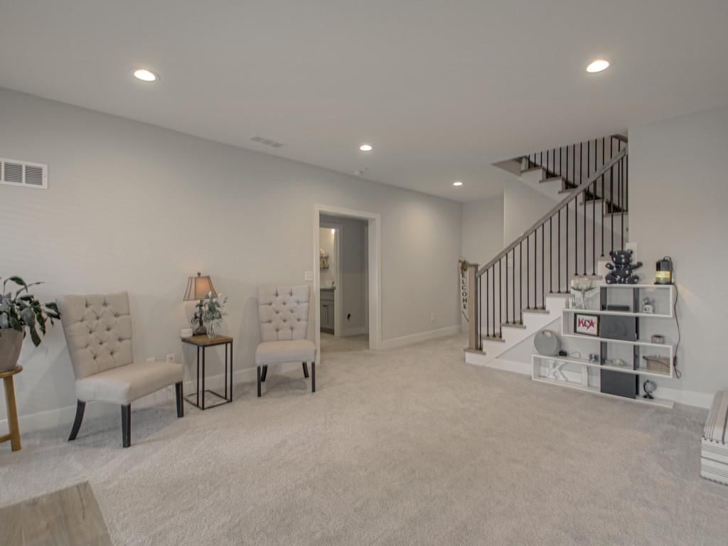 807 NE Algonquin Street — photo 24