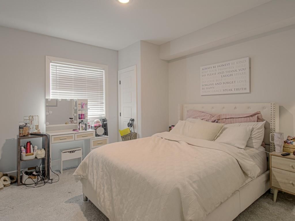 807 NE Algonquin Street — photo 25