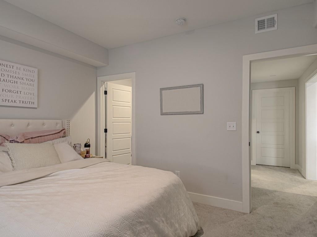 807 NE Algonquin Street — photo 26