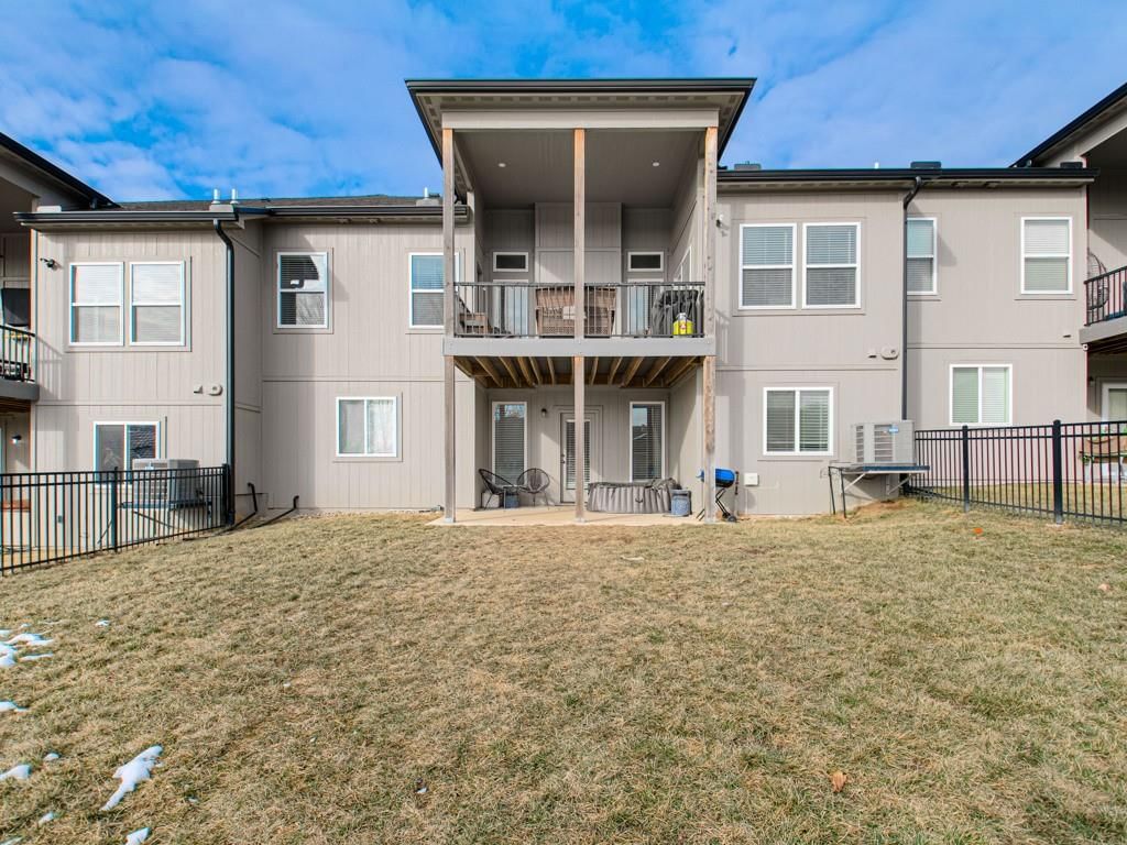 807 NE Algonquin Street — photo 30