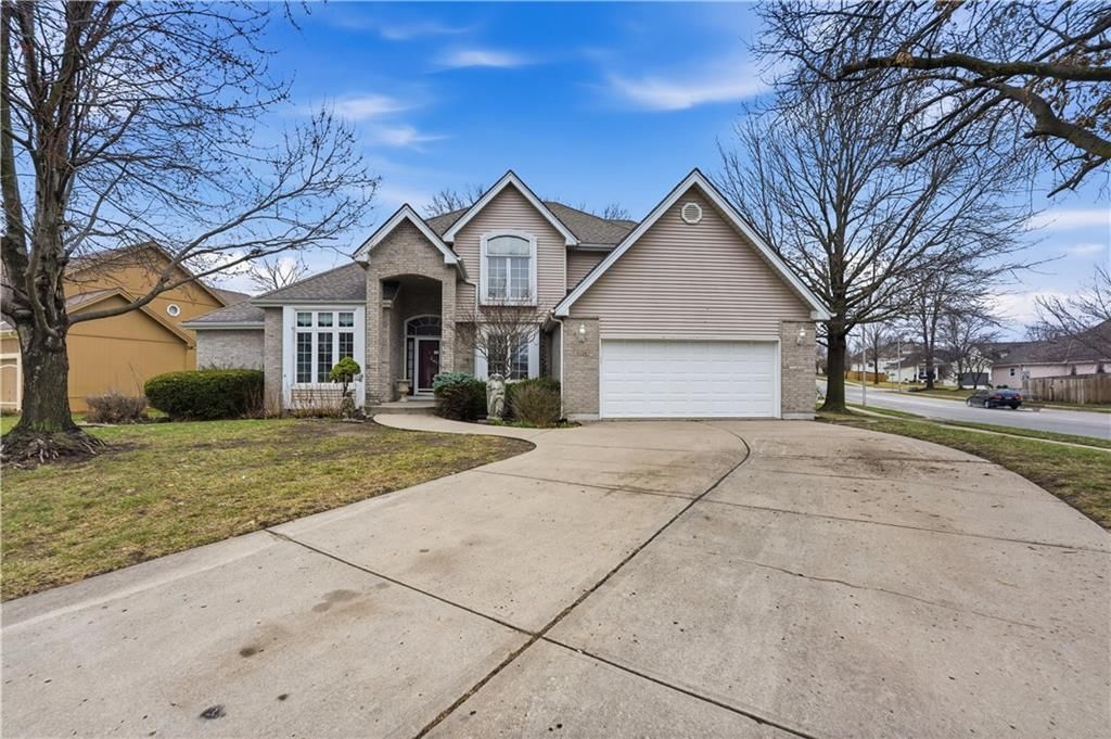 6124 N Elmwood Court — photo 1