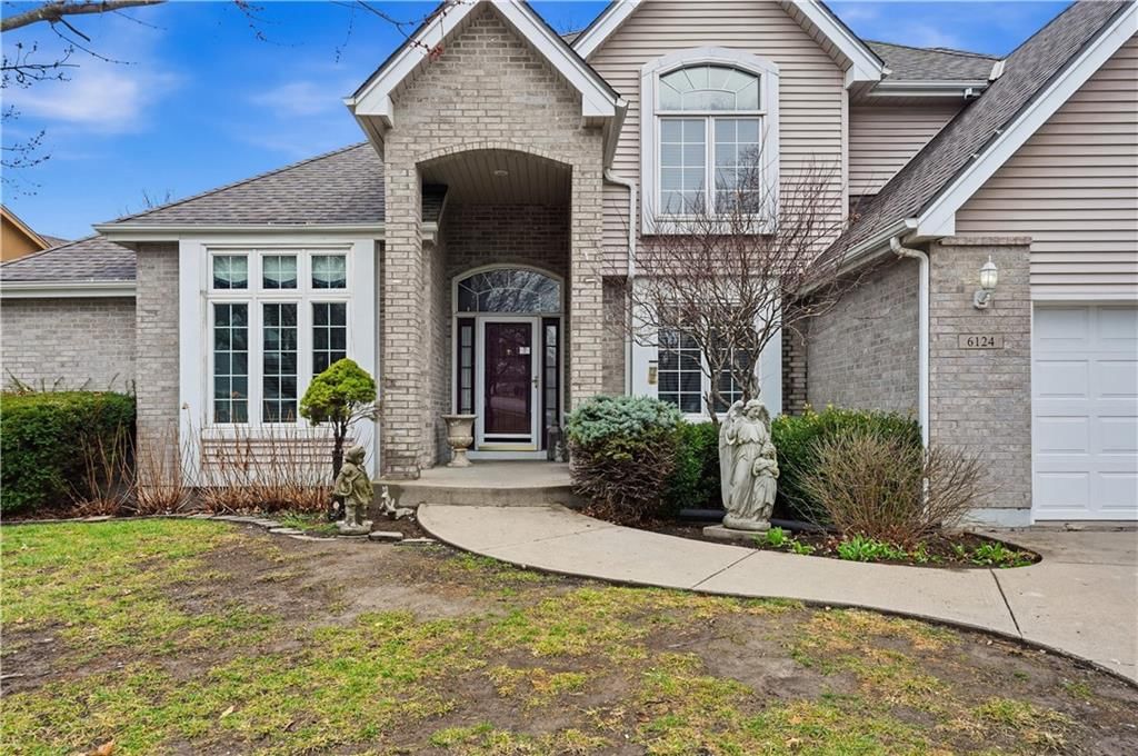6124 N Elmwood Court — photo 2