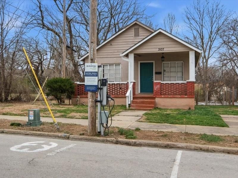 3107 Elmwood Avenue — photo 4
