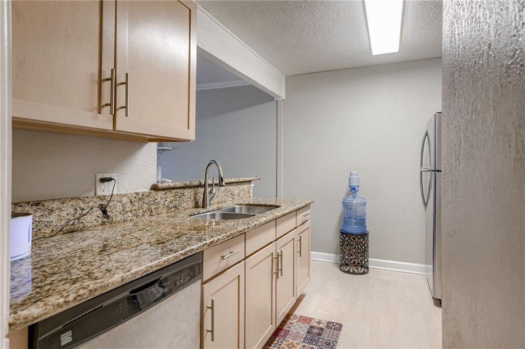 4727 Jarboe Street — photo 9