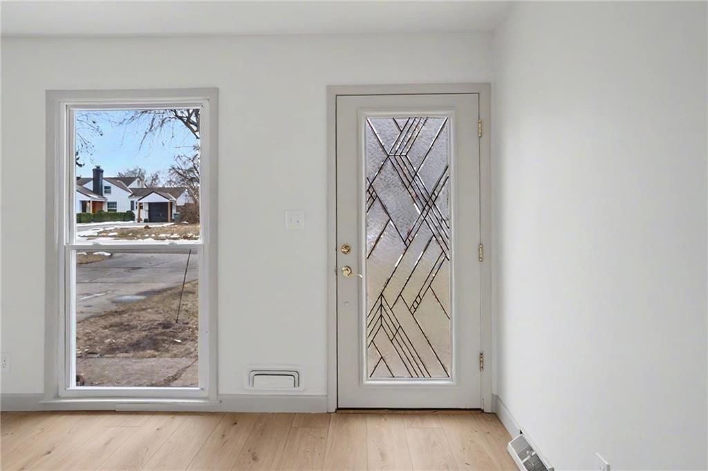 6722 W 77th Terrace — photo 5