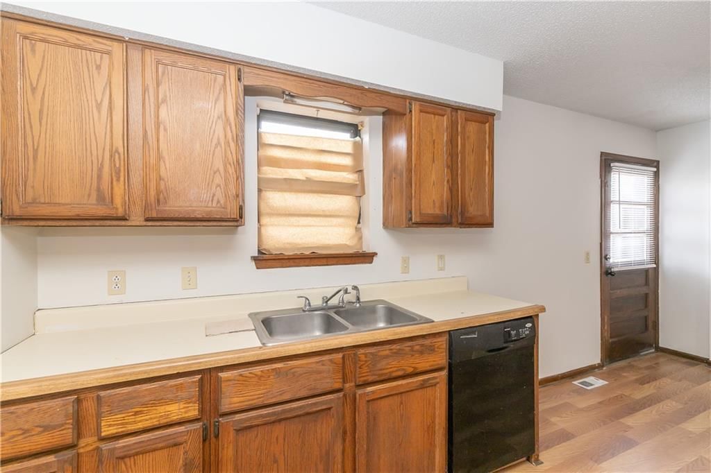 131 Kindred Avenue — photo 7