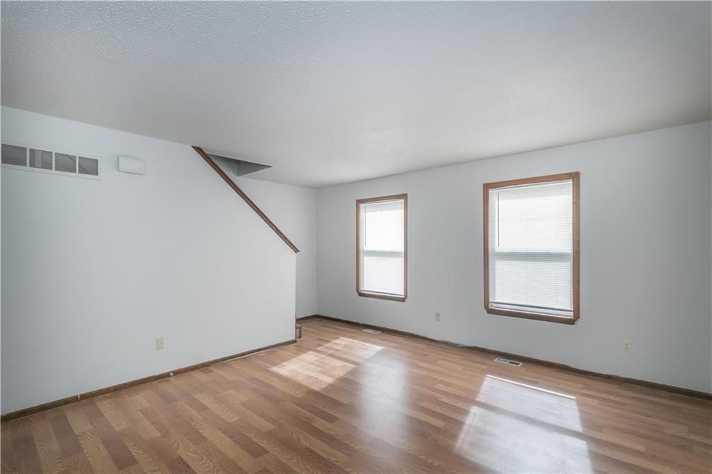 131 Kindred Avenue — photo 9