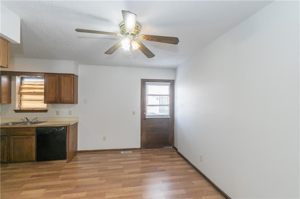 131 Kindred Avenue — photo 11