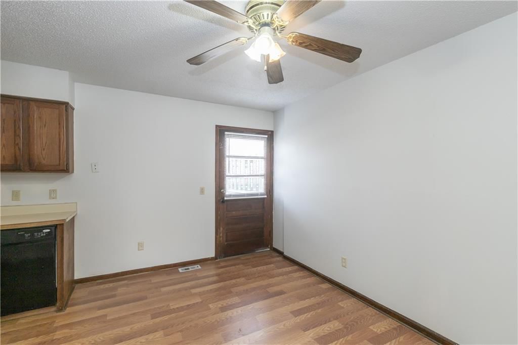 131 Kindred Avenue — photo 12