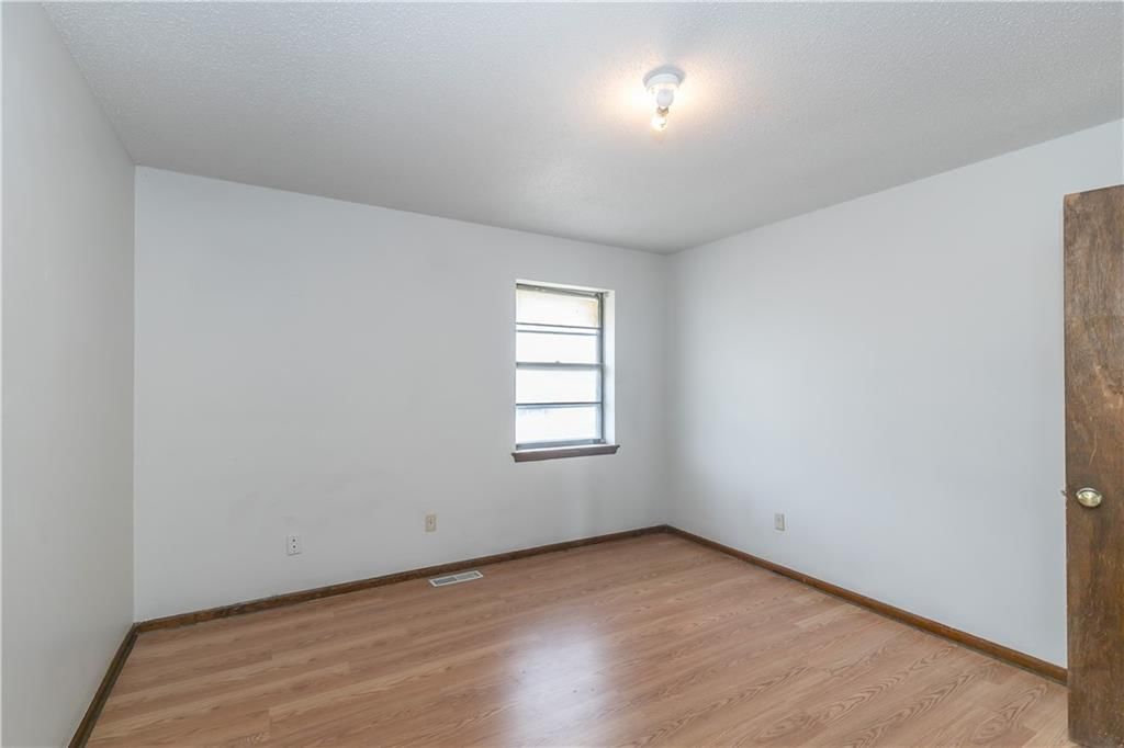131 Kindred Avenue — photo 16