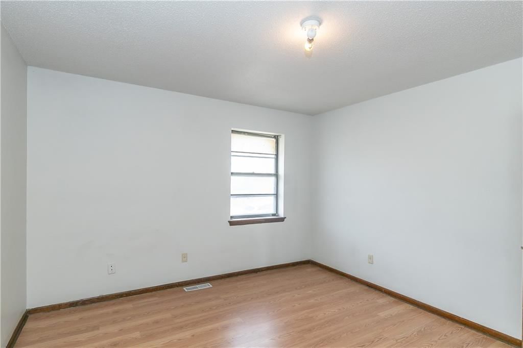 131 Kindred Avenue — photo 17