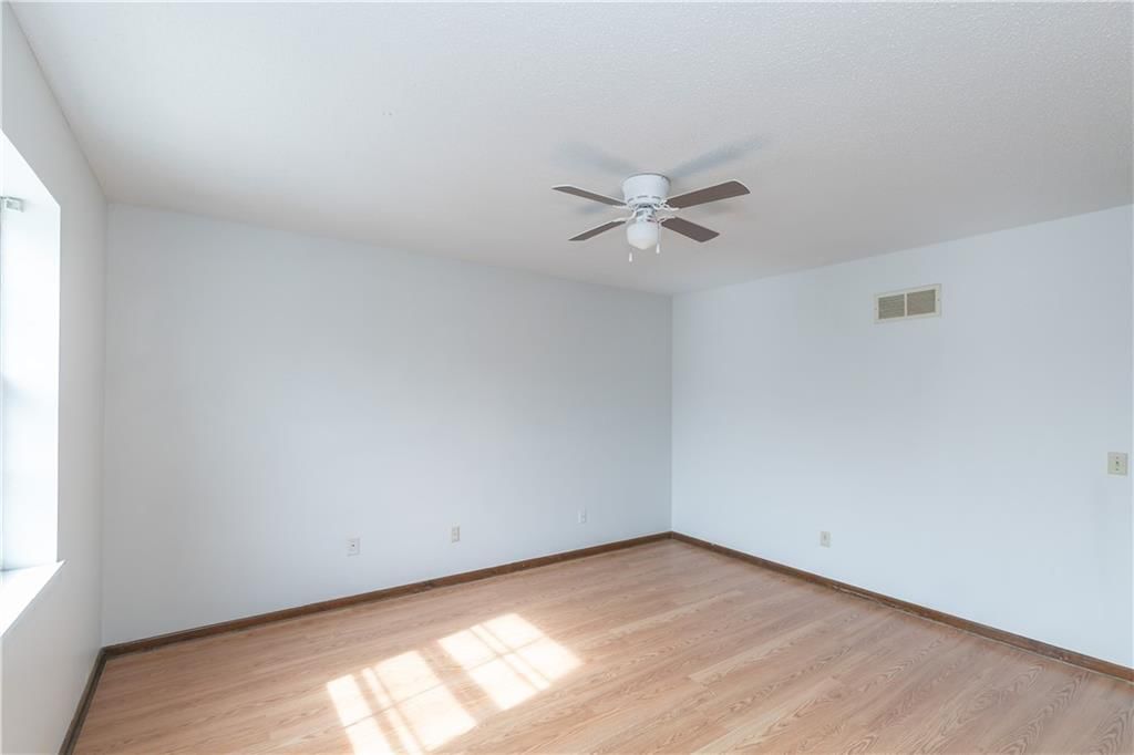 131 Kindred Avenue — photo 23