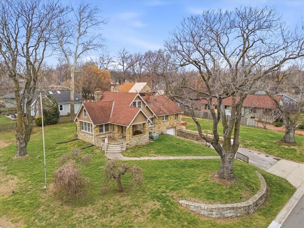 11700 Johnson Drive — photo 2