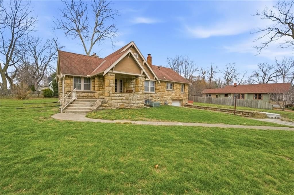 11700 Johnson Drive — photo 3