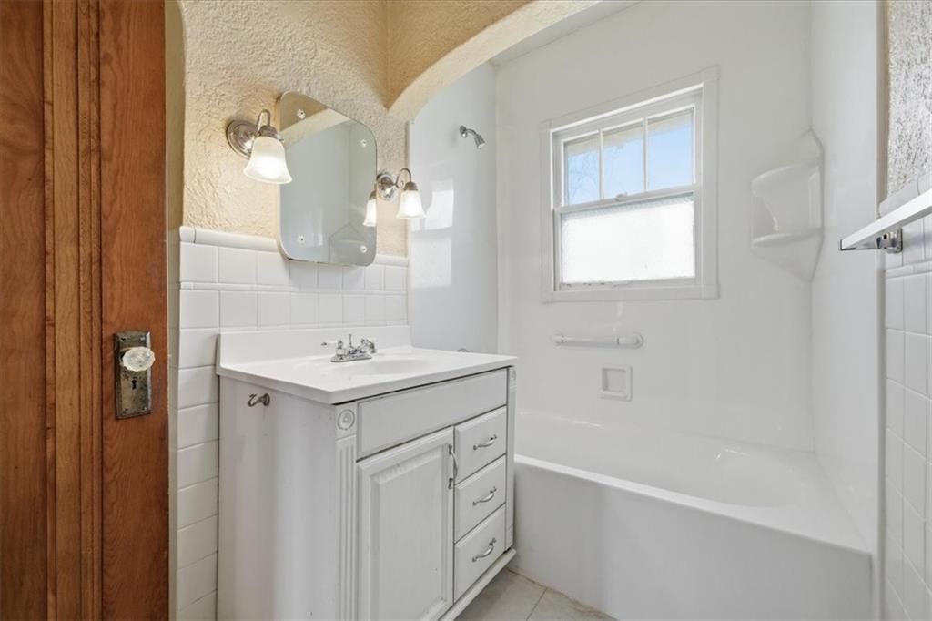 11700 Johnson Drive — photo 24