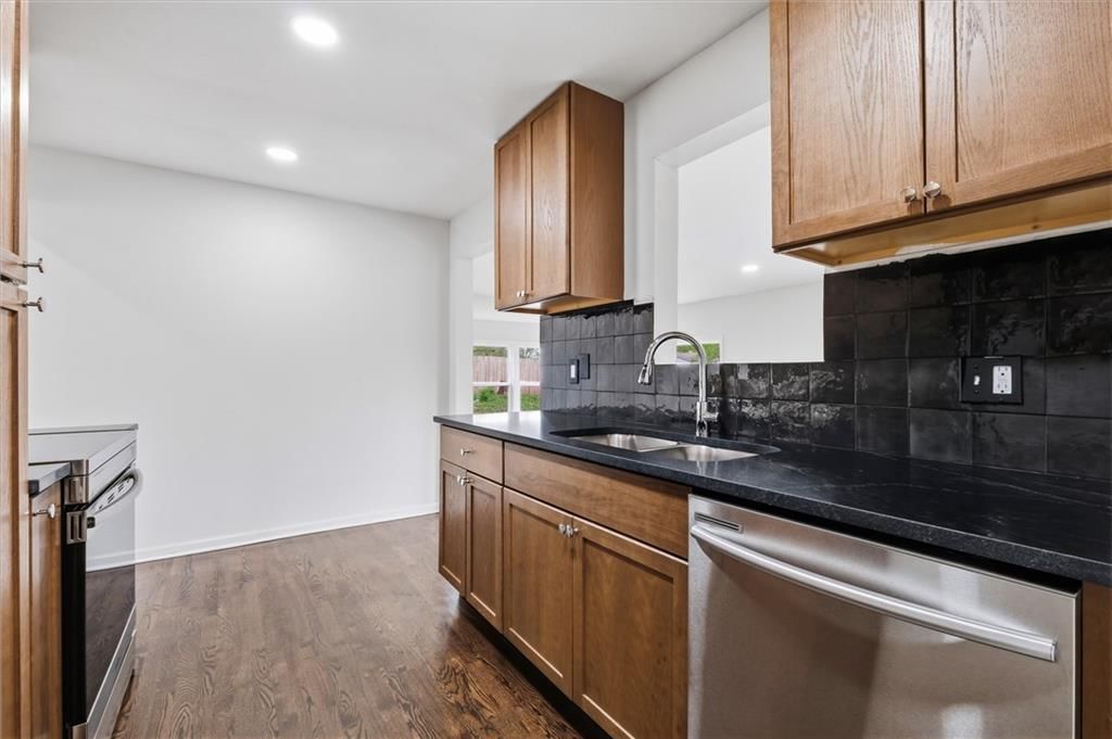 109 W 98th Street — photo 12