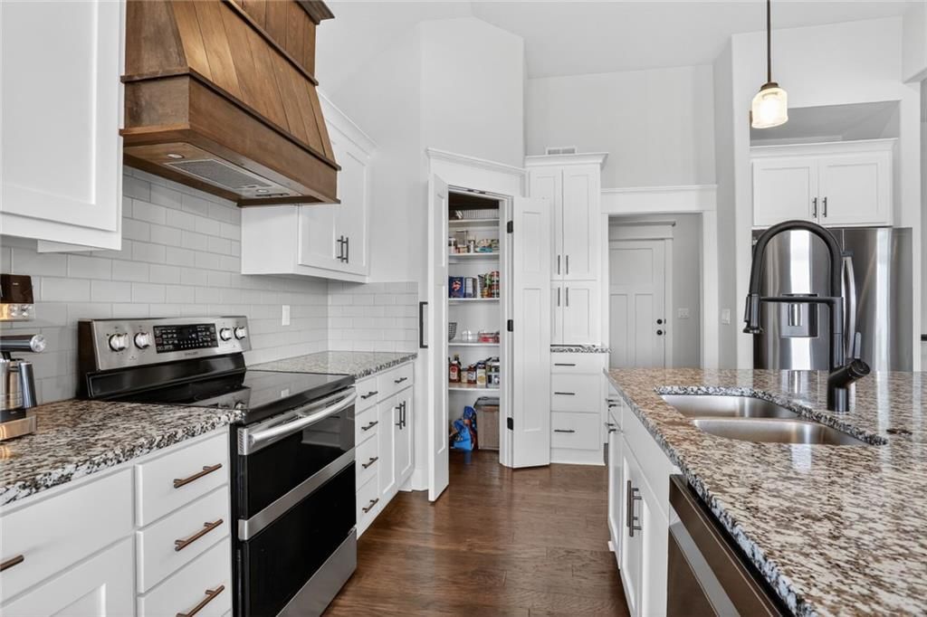 1809 NW Madi Court — photo 2