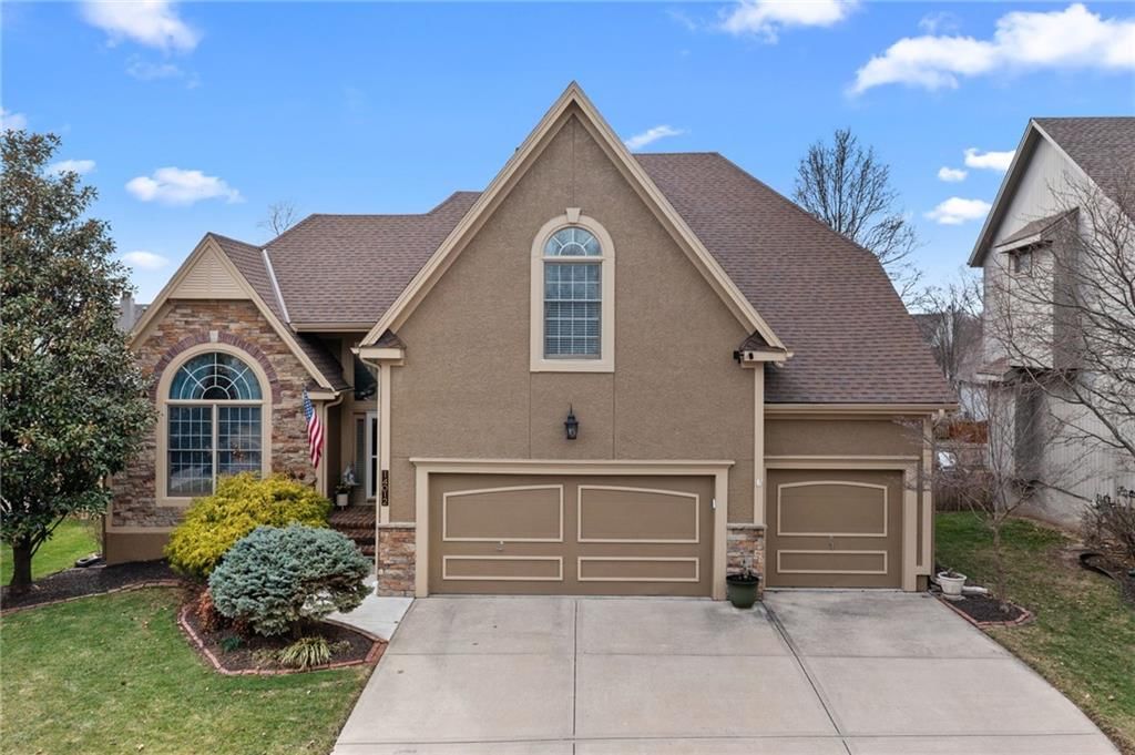 14012 Parkhill Lane, Overland Park, KS