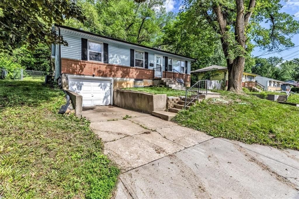 425 Maple Street — photo 2