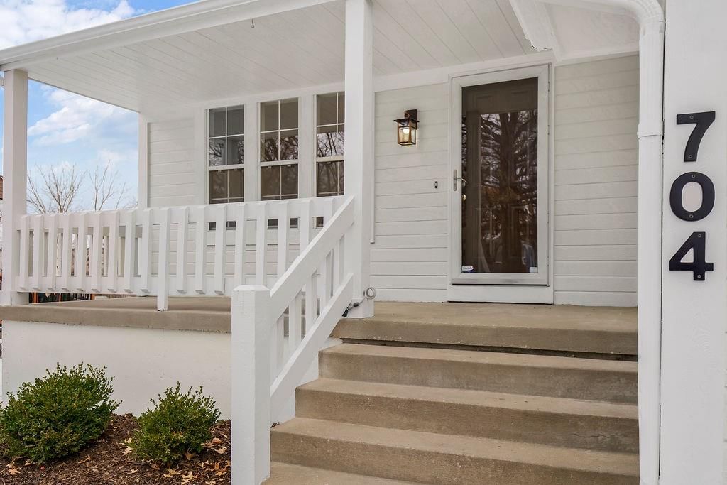 704 SE 11th Street — photo 2