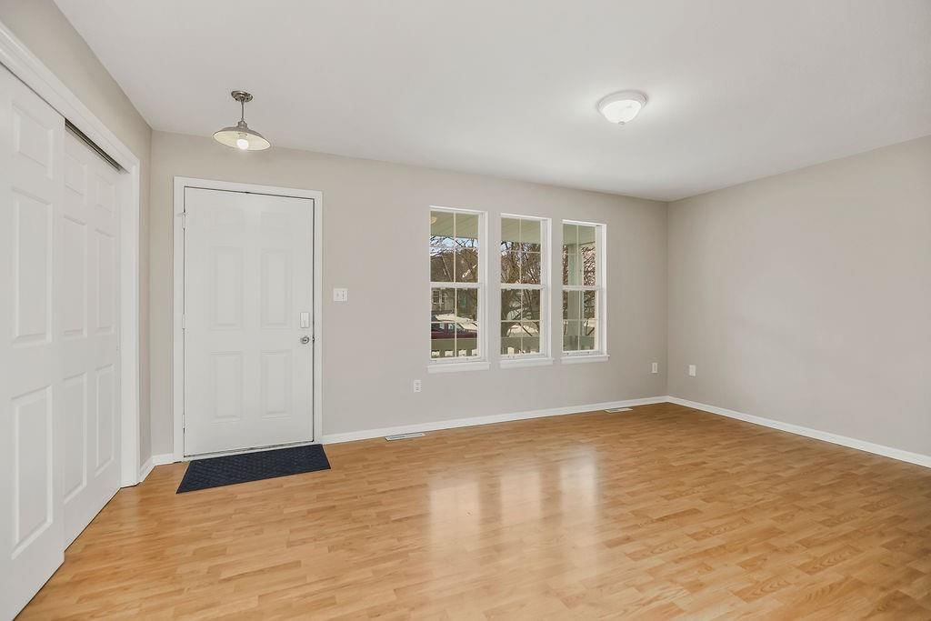 704 SE 11th Street — photo 3