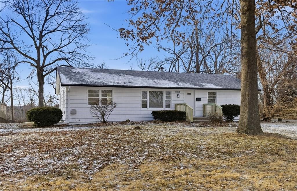 1704 Highland Drive — photo 2