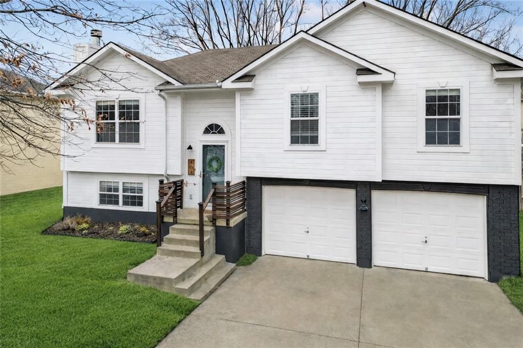 404 NW Orion Drive, Grain Valley, MO